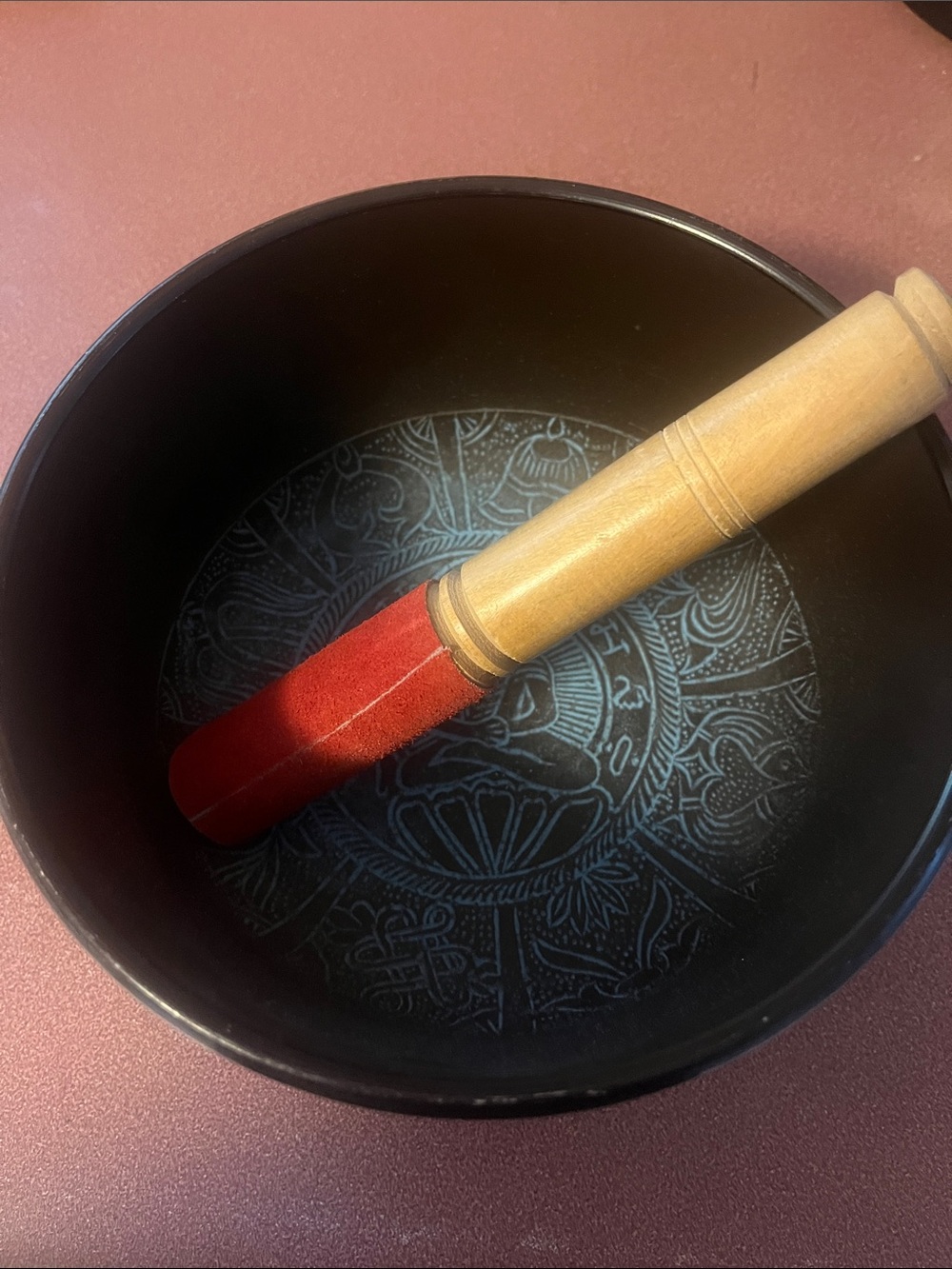 Black Singing Bowl with Red Suede Mallet